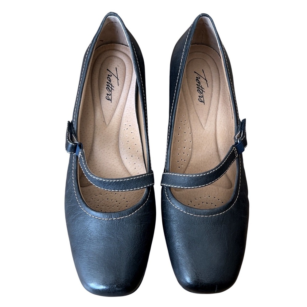 Trotter's Ballet Flat with hook and loop closure | SZ: 11